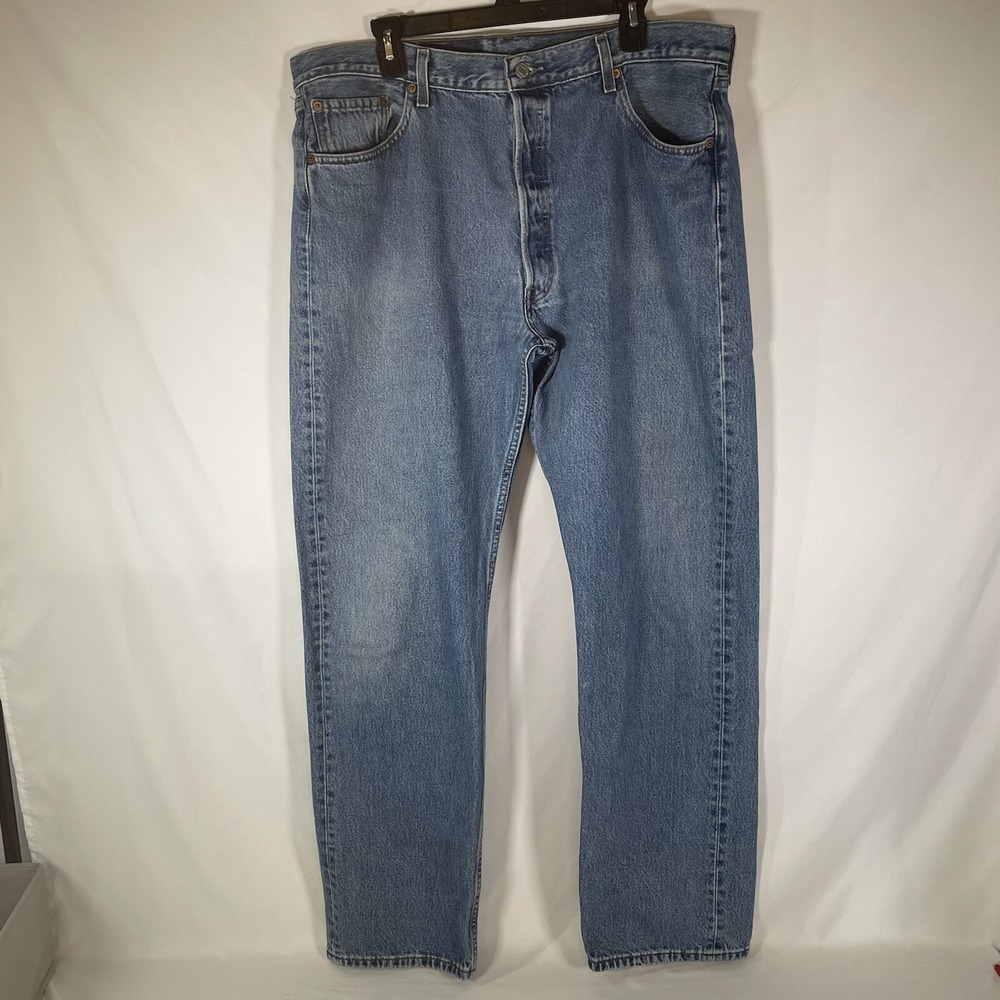 Levis 501 Regular Straight Button Fly Blue Jeans Mens Size 40x32 Light Wash
